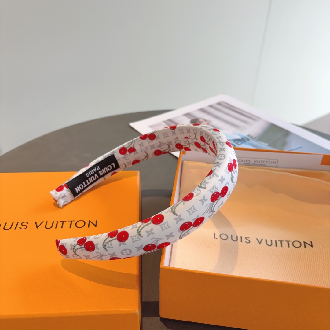 配包装
LV （路易威登）火爆热销款村上隆系列🍒樱桃发箍 高档韩版头箍，经典花型设计， 高端大气，名媛范