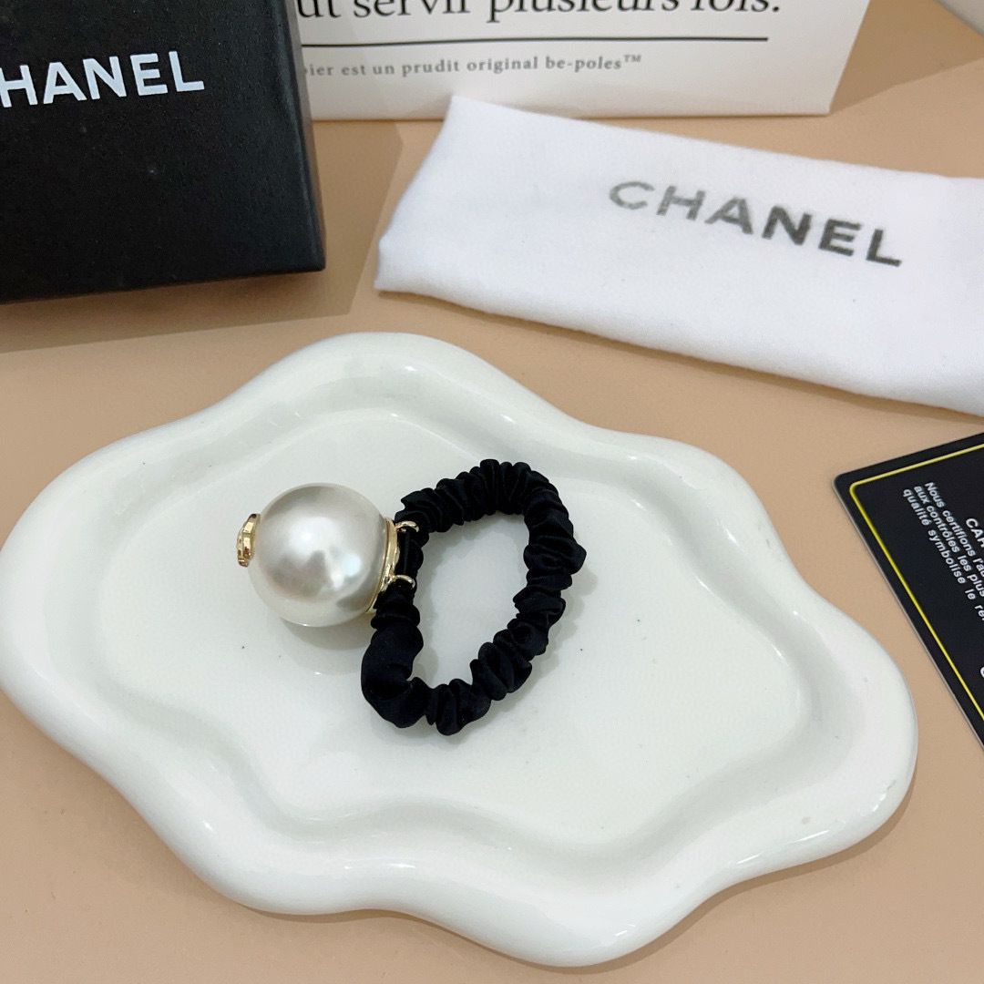 配包装
CHANEL香奈儿（单个）双C网红爆款发圈皮筋 精致佩戴舒适无压力，造型搭配必备！非常时尚百搭！