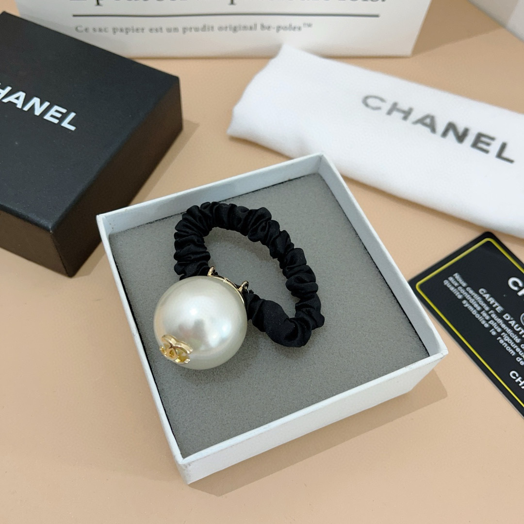 配包装
CHANEL香奈儿（单个）双C网红爆款发圈皮筋 精致佩戴舒适无压力，造型搭配必备！非常时尚百搭！