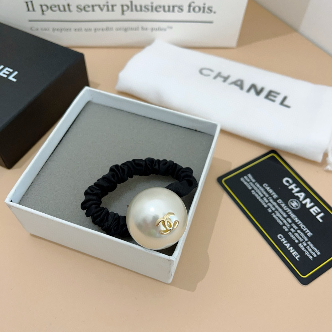 配包装
CHANEL香奈儿（单个）双C网红爆款发圈皮筋 精致佩戴舒适无压力，造型搭配必备！非常时尚百搭！