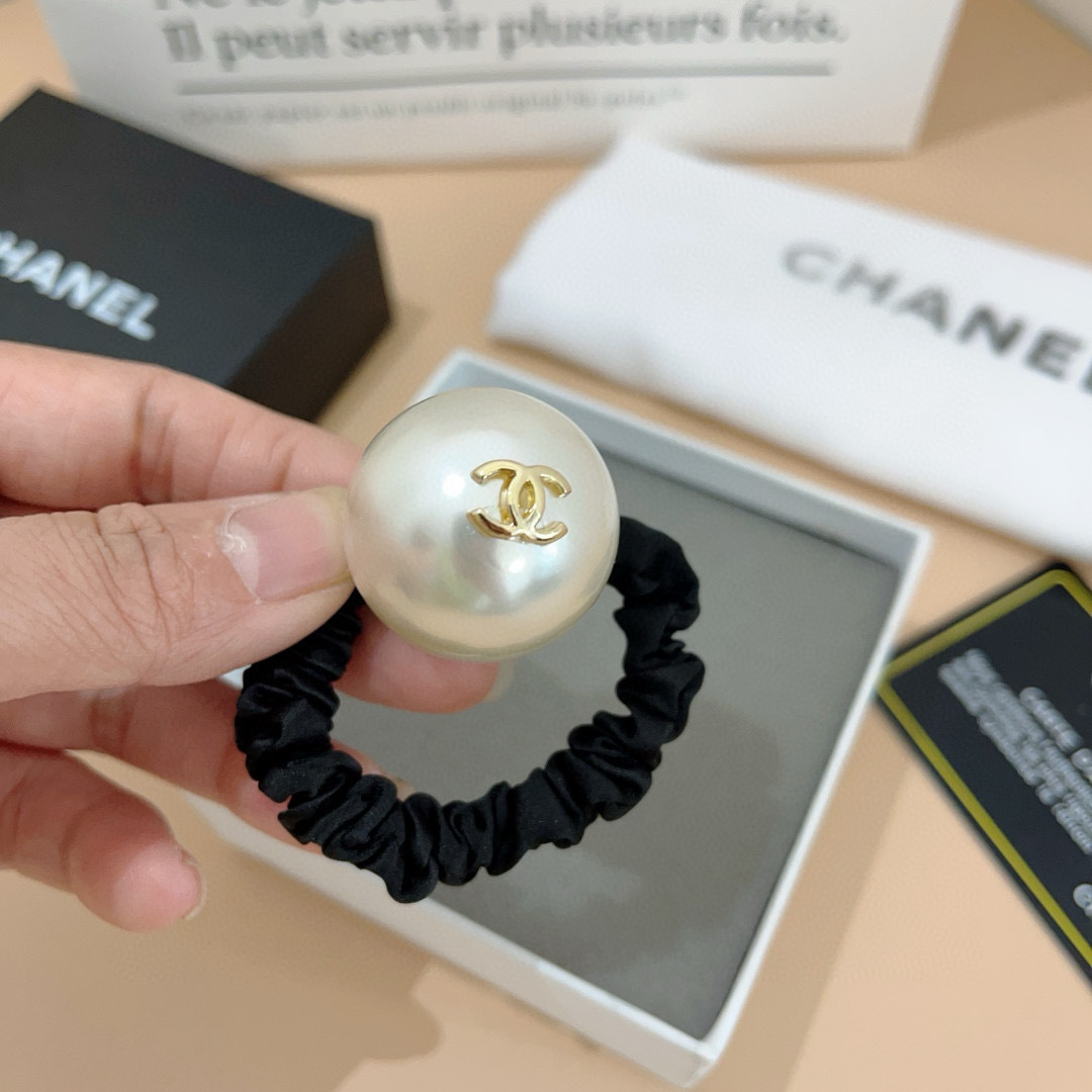 配包装
CHANEL香奈儿（单个）双C网红爆款发圈皮筋 精致佩戴舒适无压力，造型搭配必备！非常时尚百搭！