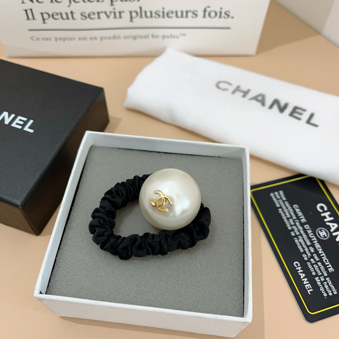 配包装
CHANEL香奈儿（单个）双C网红爆款发圈皮筋 精致佩戴舒适无压力，造型搭配必备！非常时尚百搭！