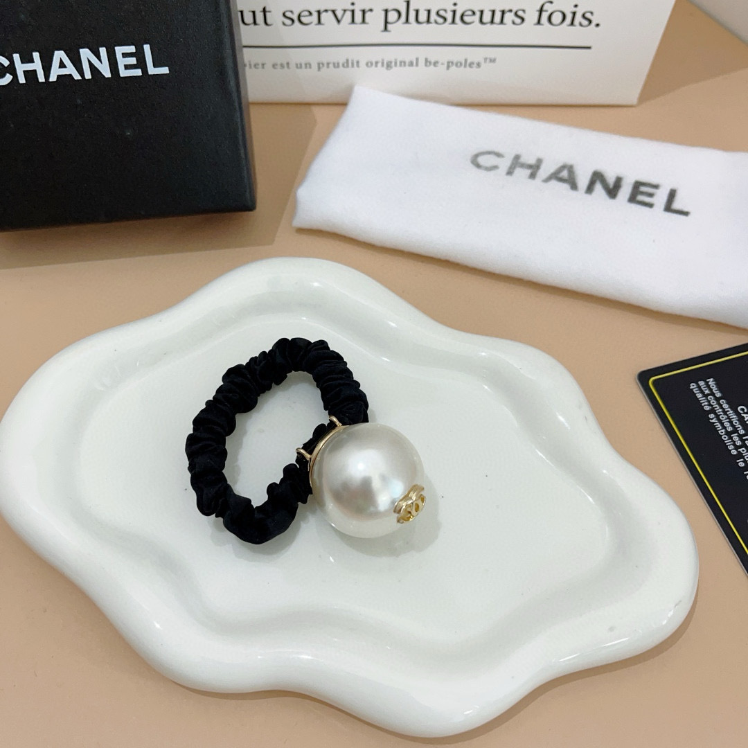 配包装
CHANEL香奈儿（单个）双C网红爆款发圈皮筋 精致佩戴舒适无压力，造型搭配必备！非常时尚百搭！