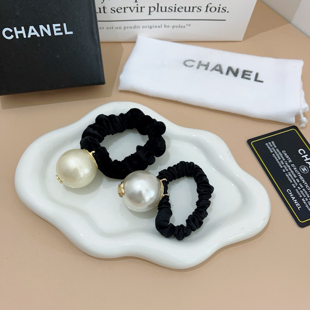 配包装
CHANEL香奈儿（单个）双C网红爆款发圈皮筋 精致佩戴舒适无压力，造型搭配必备！非常时尚百搭！