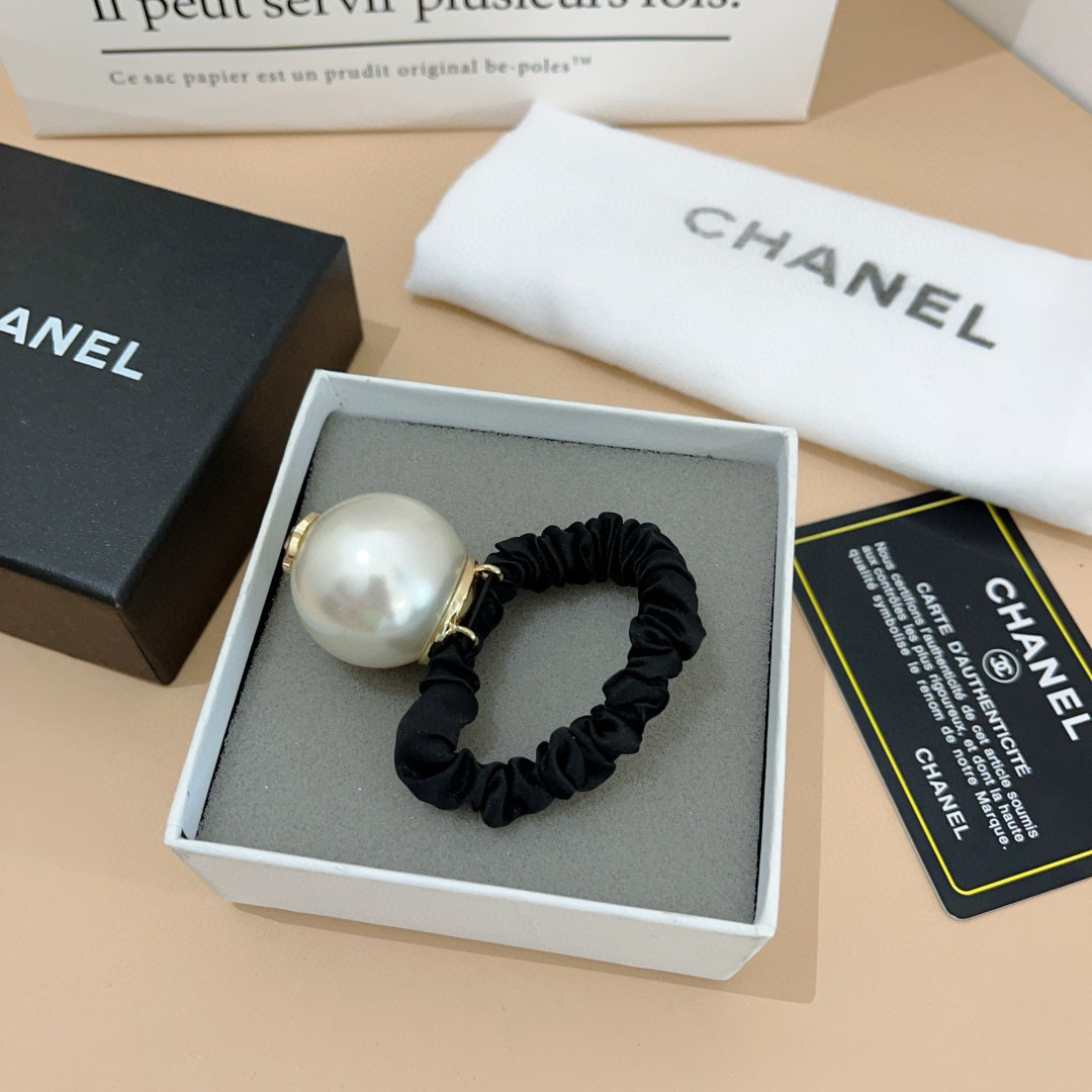 配包装
CHANEL香奈儿（单个）双C网红爆款发圈皮筋 精致佩戴舒适无压力，造型搭配必备！非常时尚百搭！