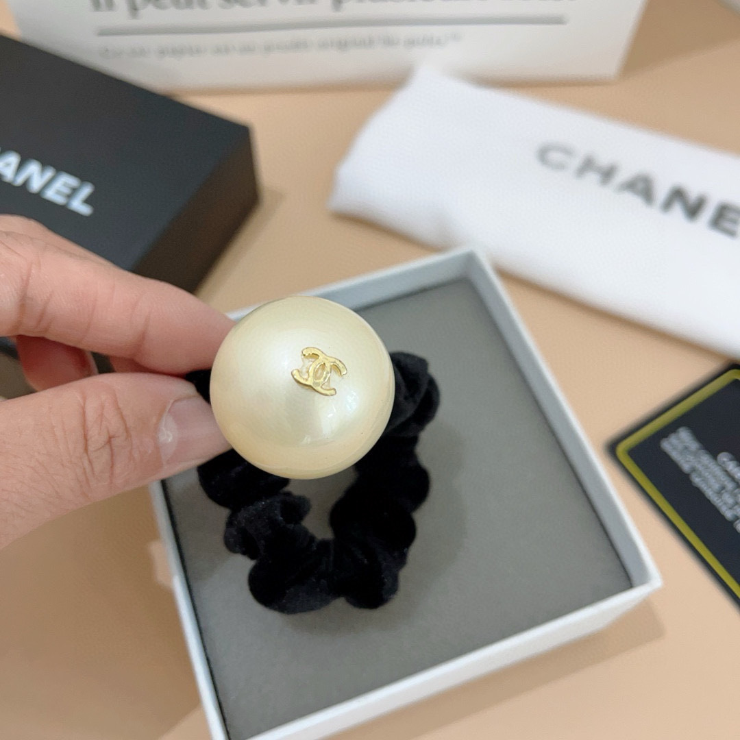 配包装
CHANEL香奈儿（单个）双C网红爆款发圈皮筋 精致佩戴舒适无压力，造型搭配必备！非常时尚百搭！