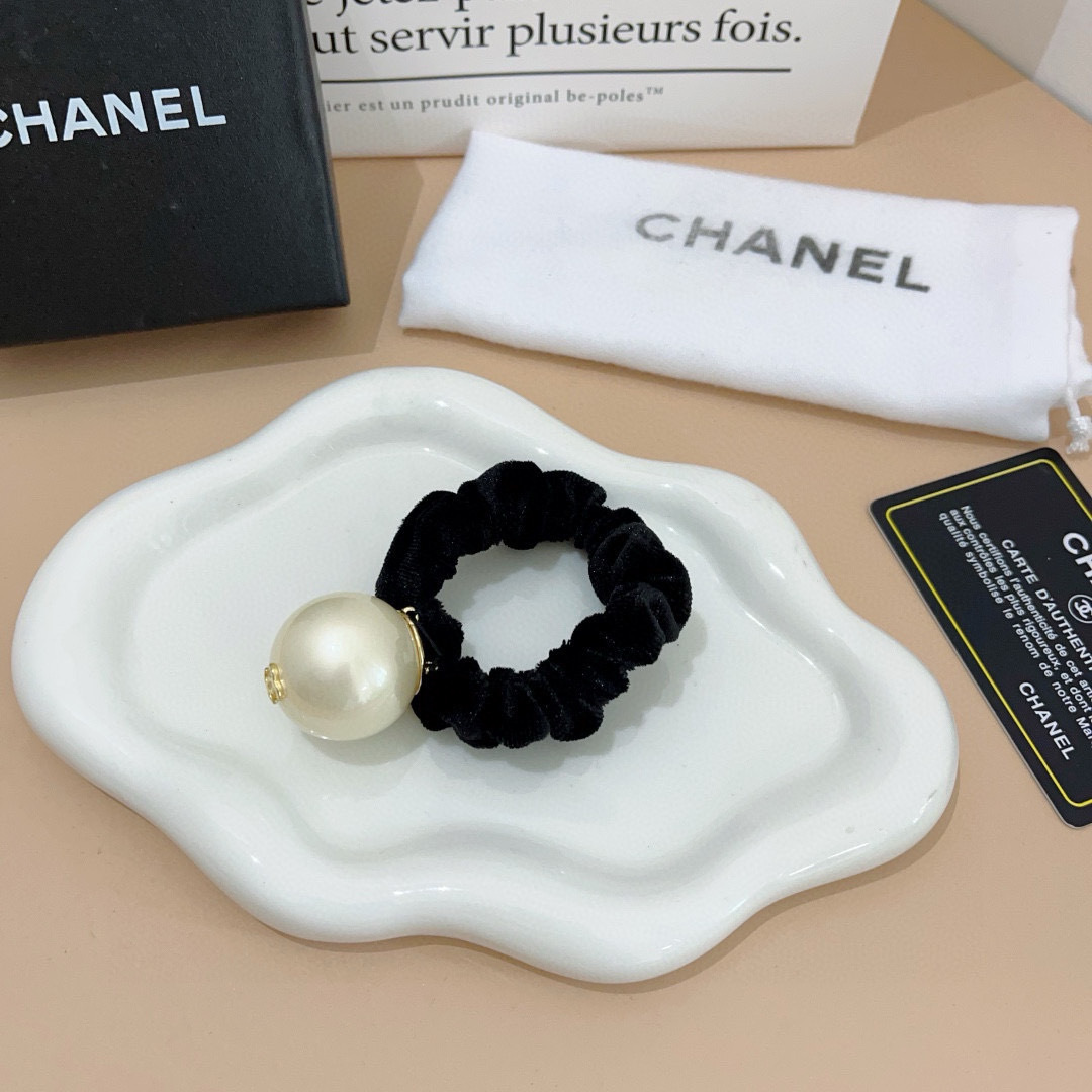 配包装
CHANEL香奈儿（单个）双C网红爆款发圈皮筋 精致佩戴舒适无压力，造型搭配必备！非常时尚百搭！
