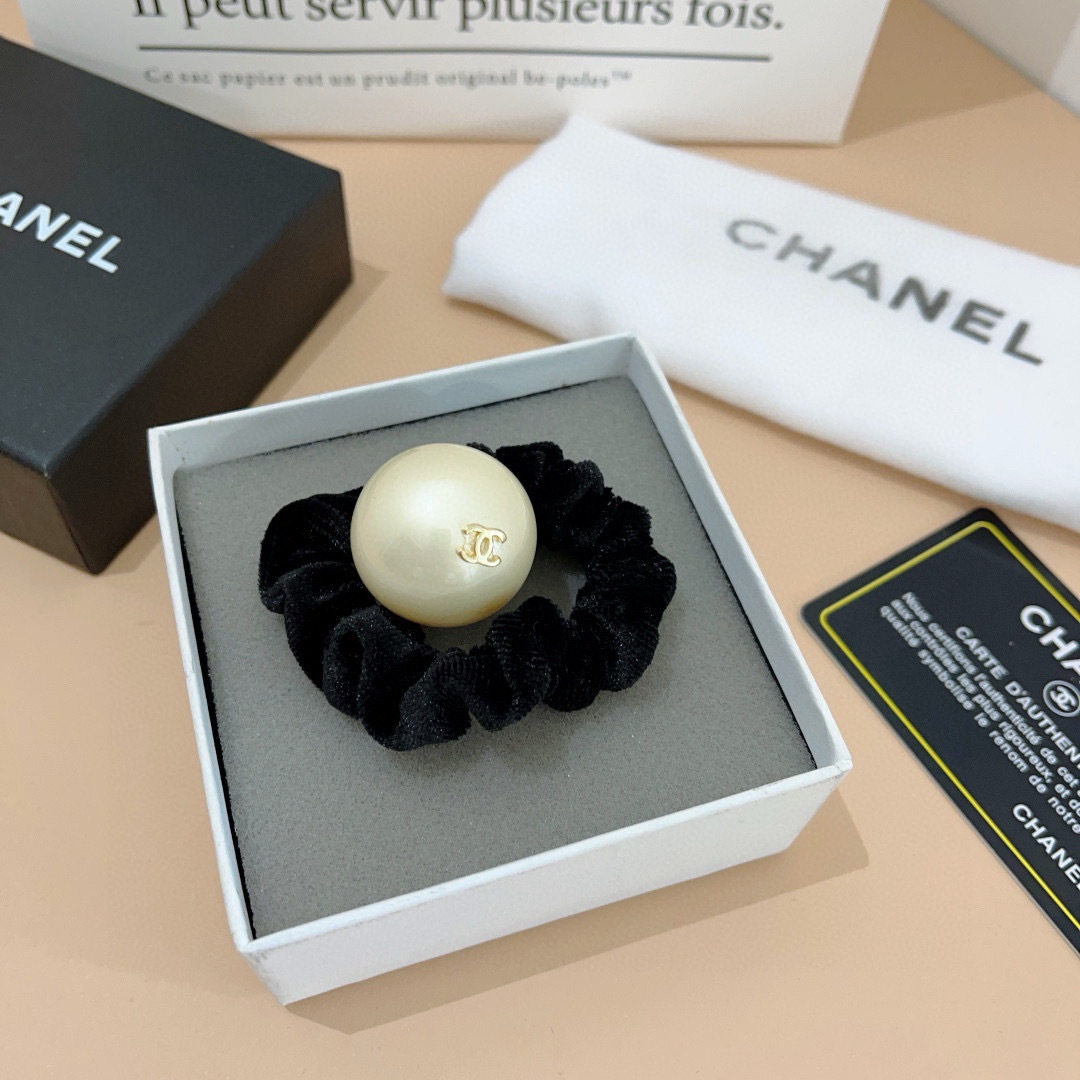 配包装
CHANEL香奈儿（单个）双C网红爆款发圈皮筋 精致佩戴舒适无压力，造型搭配必备！非常时尚百搭！