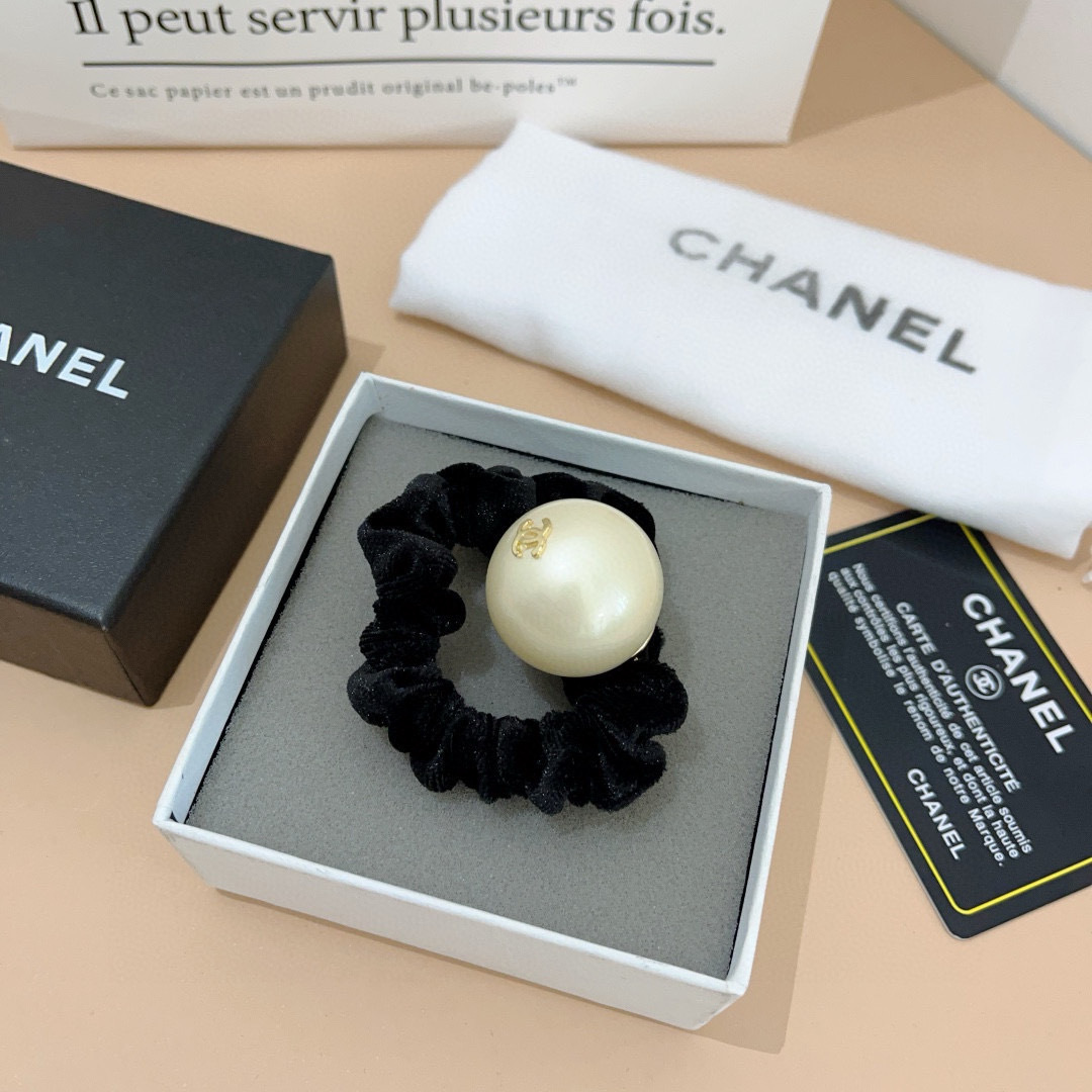 配包装
CHANEL香奈儿（单个）双C网红爆款发圈皮筋 精致佩戴舒适无压力，造型搭配必备！非常时尚百搭！