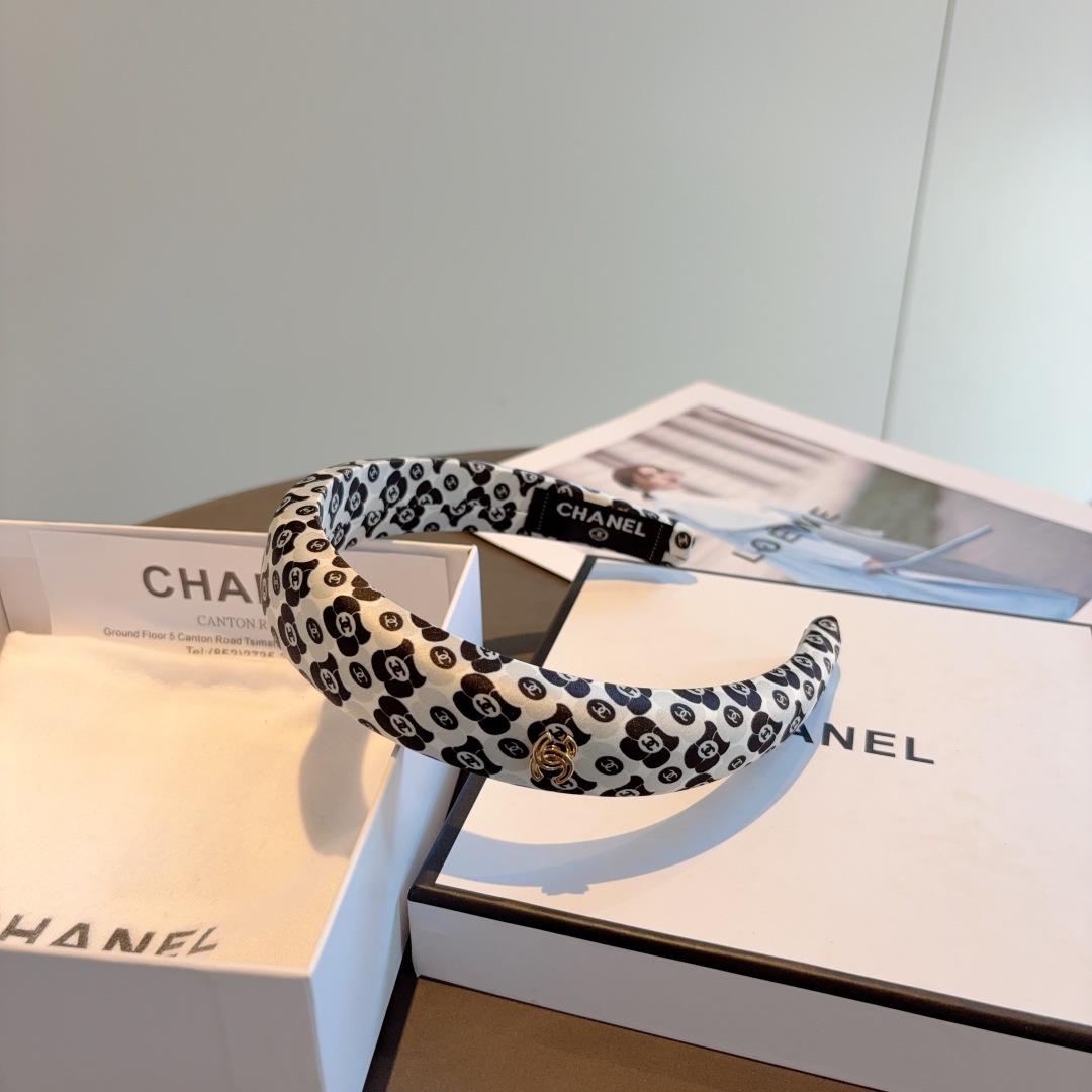 配包装
CHANEL（香奈儿）新款精美字母发箍，复古网红爆款头箍 搭配高端材质，超精致，时尚高级感百搭款