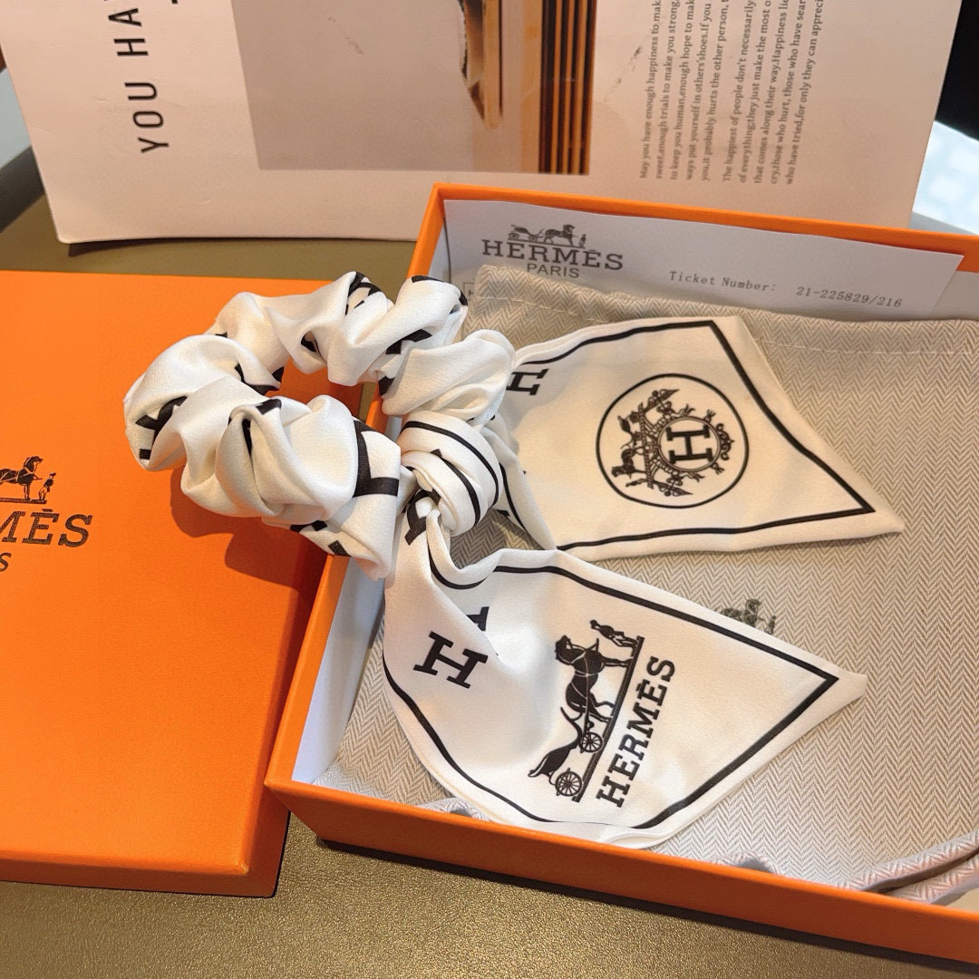 配包装
HERMES （爱马仕）双H字母飘带马尾发圈 蝴蝶结肠圈，高档韩版皮筋，经典花型设计， 高端大气