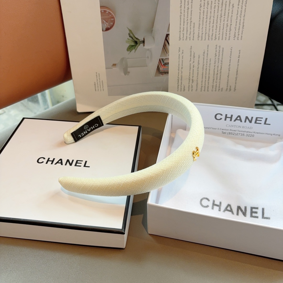 配包装
CHANEL（香奈儿）最新款小香发箍，新品巨显脸小头箍，网红爆款推荐 搭配高端双Ｃlogo ，超