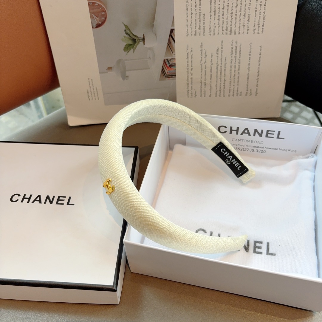 配包装
CHANEL（香奈儿）最新款小香发箍，新品巨显脸小头箍，网红爆款推荐 搭配高端双Ｃlogo ，超