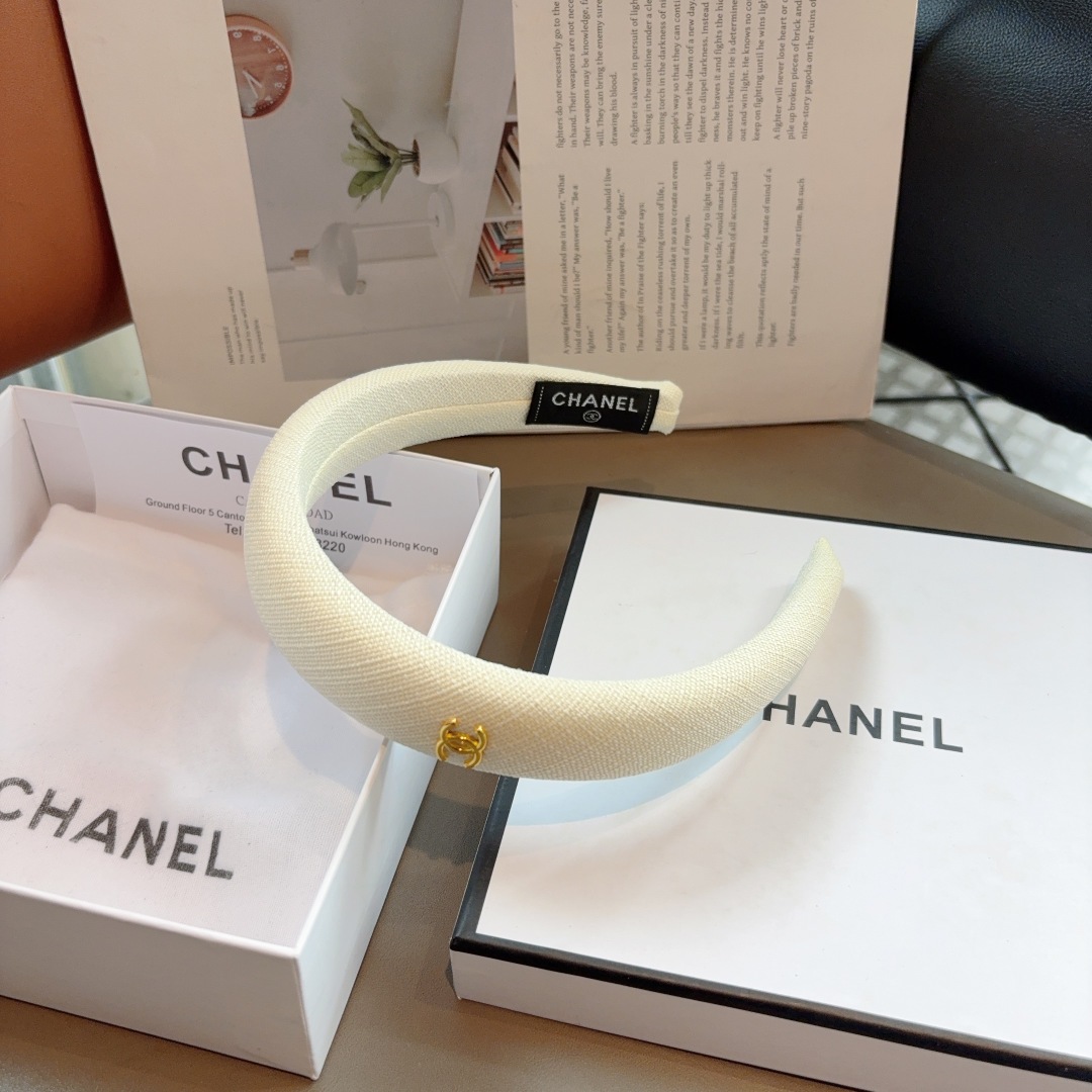 配包装
CHANEL（香奈儿）最新款小香发箍，新品巨显脸小头箍，网红爆款推荐 搭配高端双Ｃlogo ，超