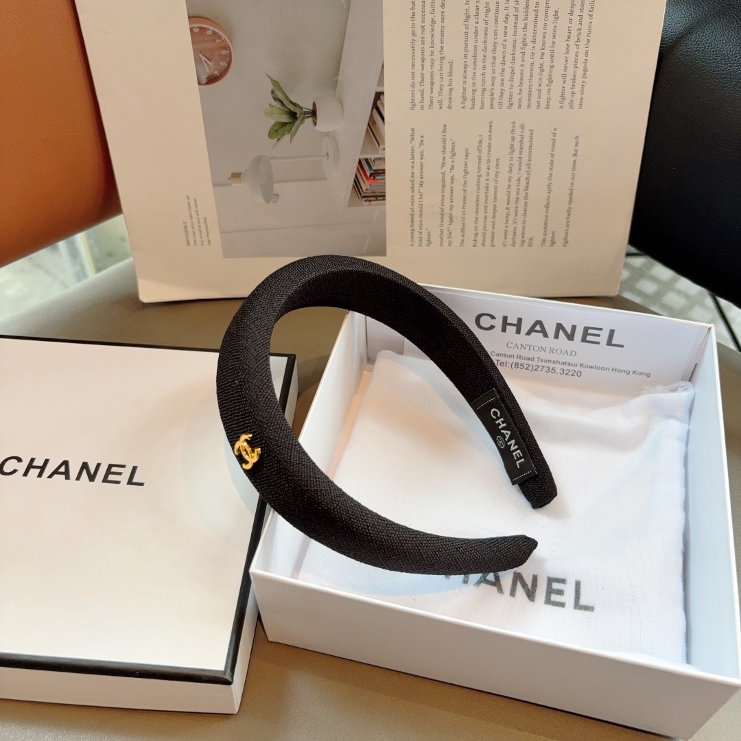 配包装
CHANEL（香奈儿）最新款小香发箍，新品巨显脸小头箍，网红爆款推荐 搭配高端双Ｃlogo ，超