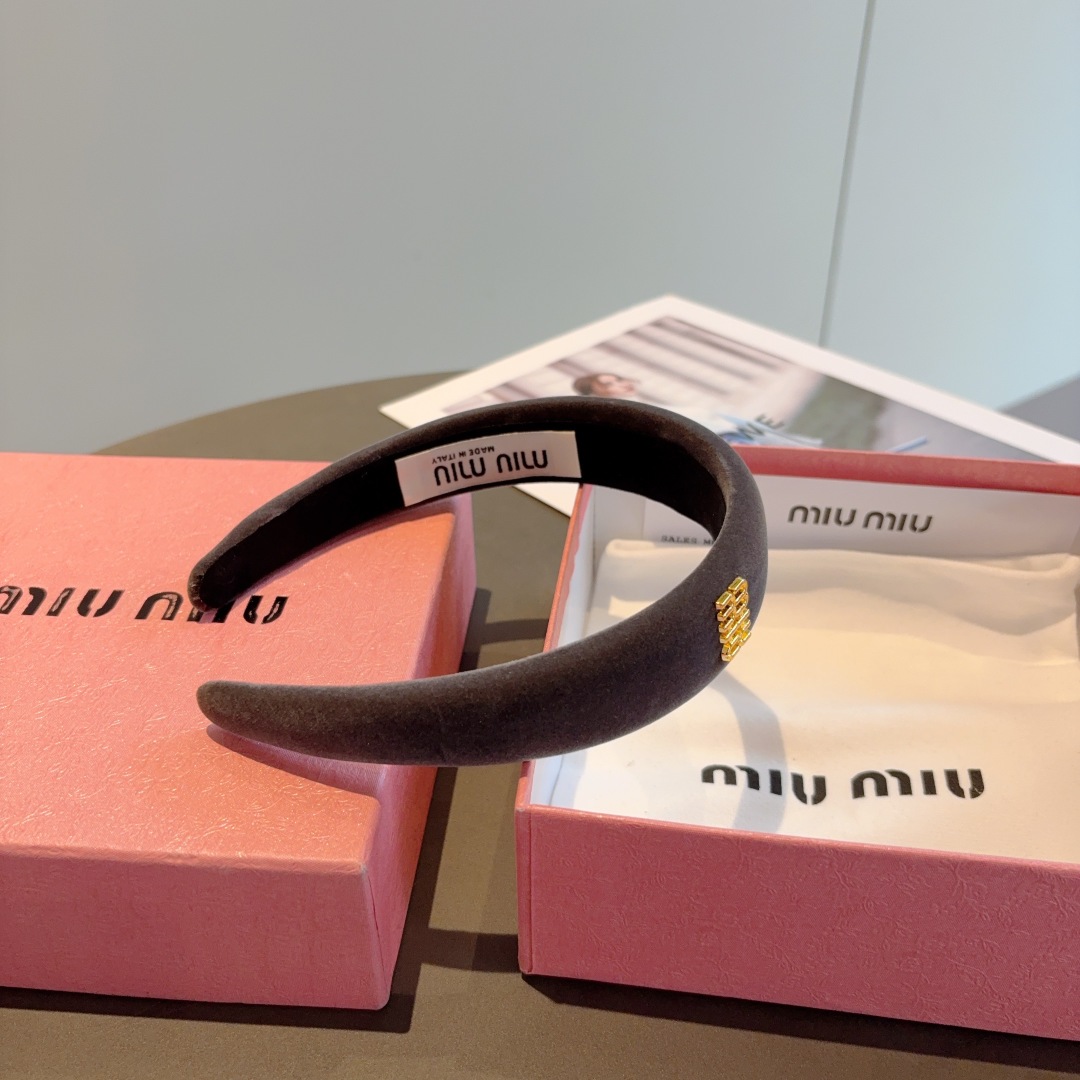 配包装
MIUMIU（缪缪）新款手工制作发箍，原单货，简约百搭头箍 潮女必备品，超级百搭高大上！