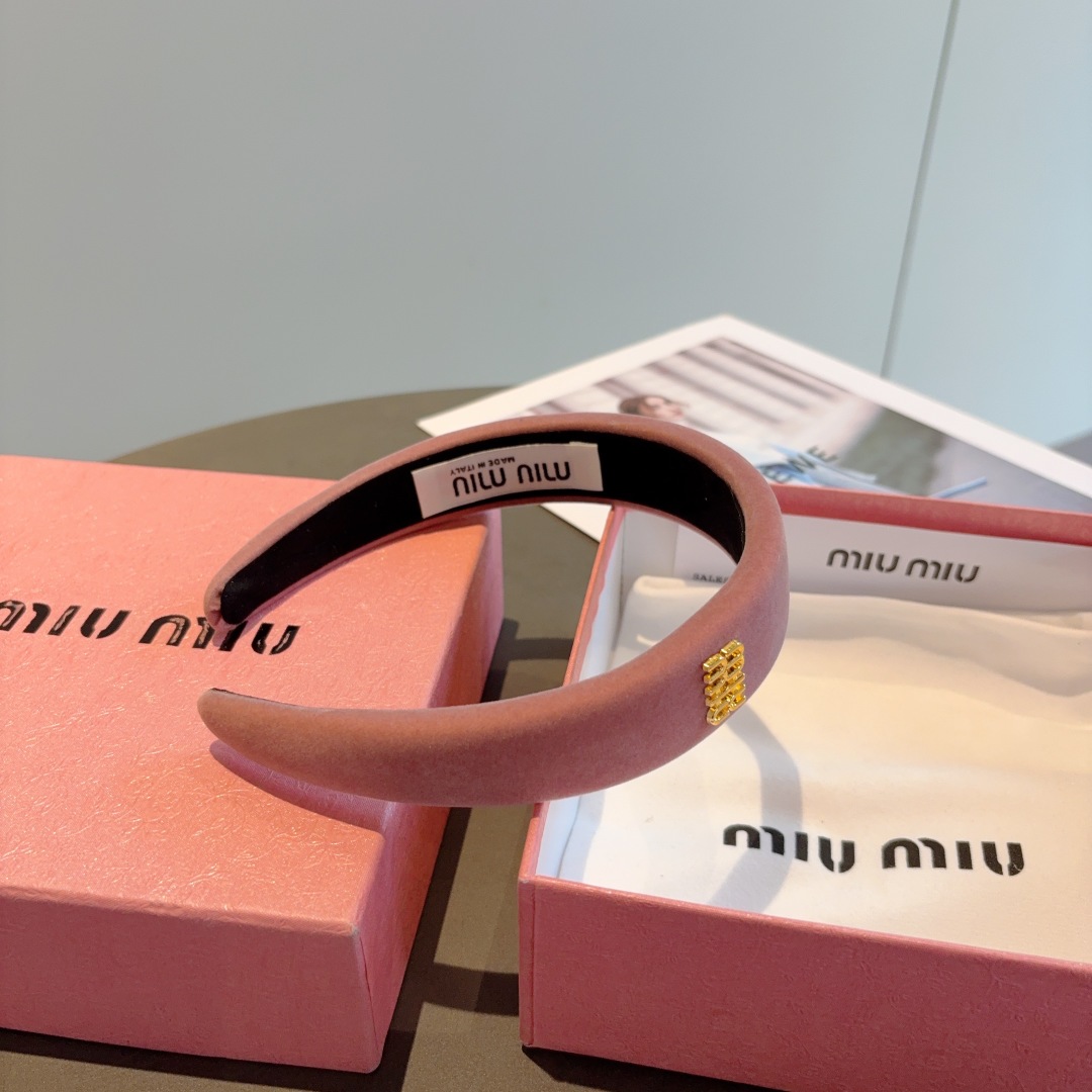 配包装
MIUMIU（缪缪）新款手工制作发箍，原单货，简约百搭头箍 潮女必备品，超级百搭高大上！