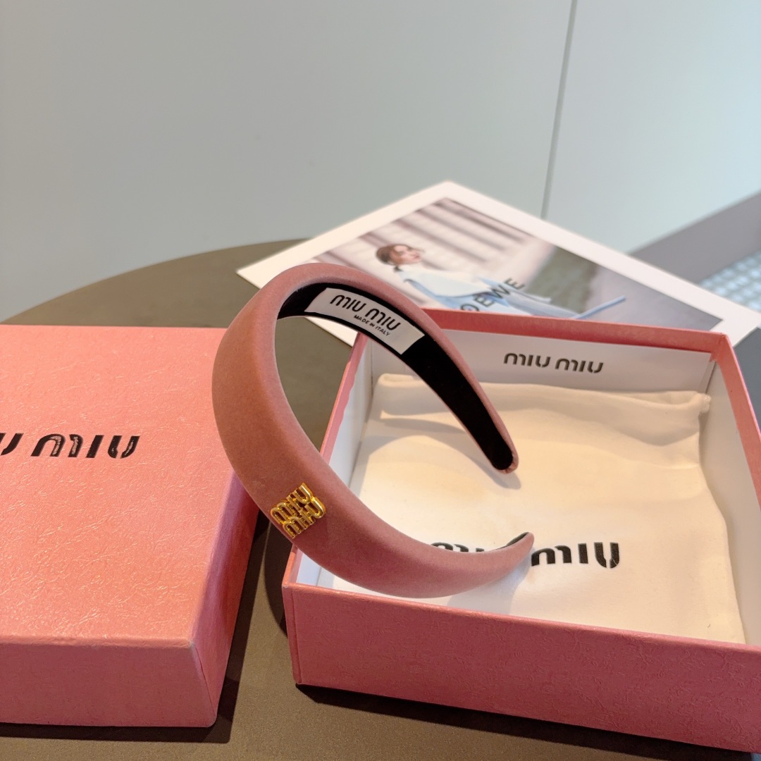 配包装
MIUMIU（缪缪）新款手工制作发箍，原单货，简约百搭头箍 潮女必备品，超级百搭高大上！