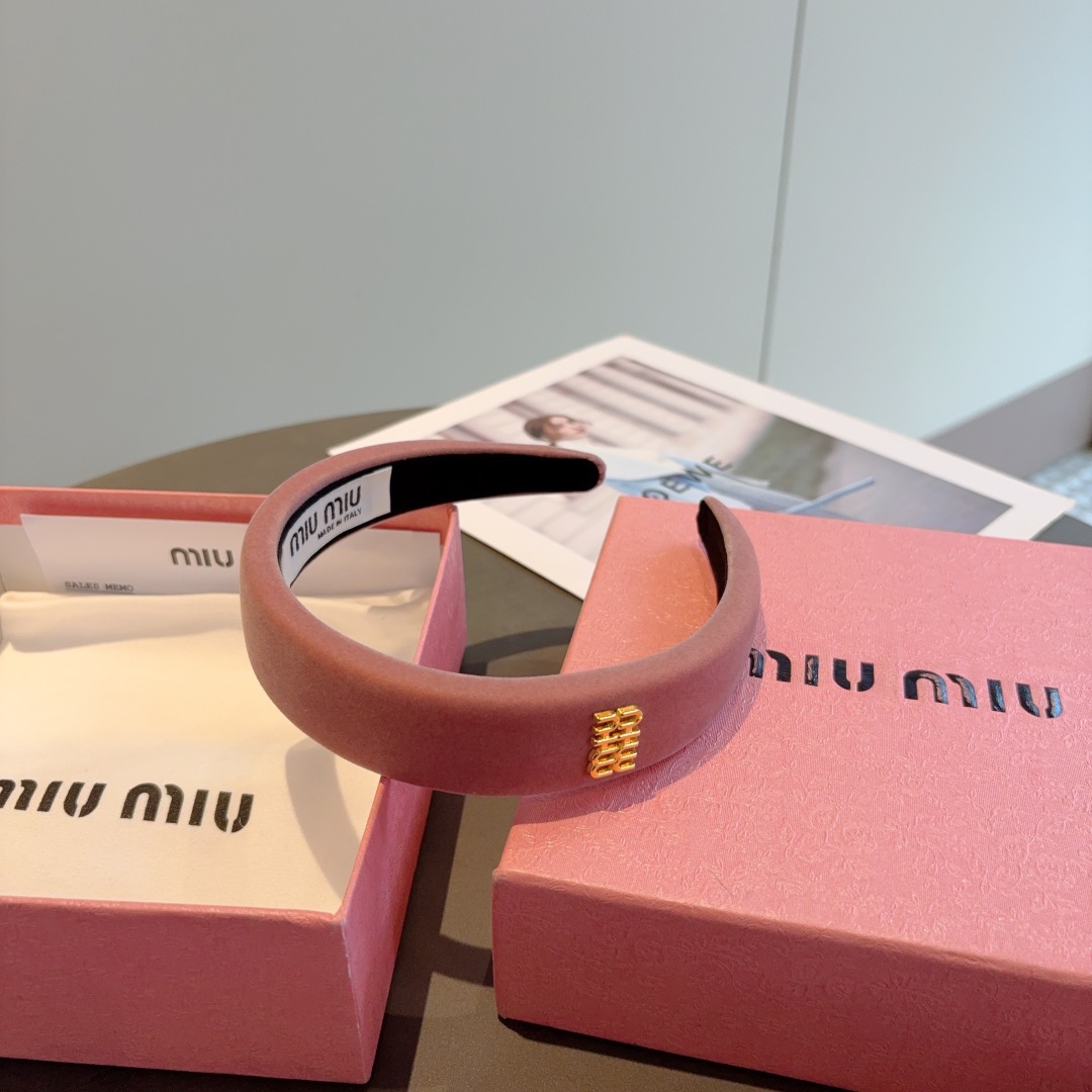 配包装
MIUMIU（缪缪）新款手工制作发箍，原单货，简约百搭头箍 潮女必备品，超级百搭高大上！