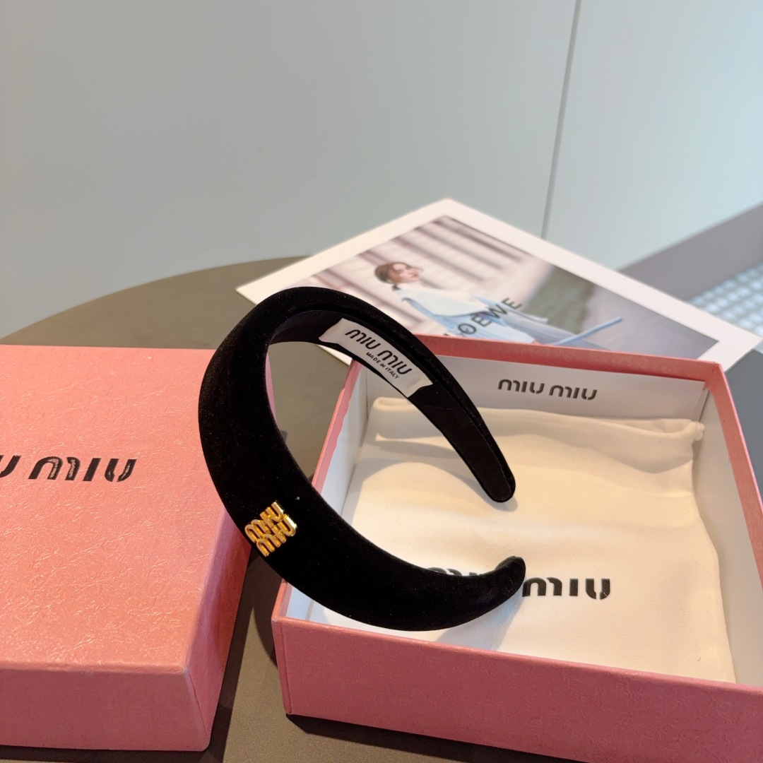 配包装
MIUMIU（缪缪）新款手工制作发箍，原单货，简约百搭头箍 潮女必备品，超级百搭高大上！
