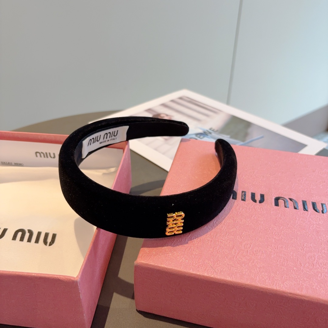 配包装
MIUMIU（缪缪）新款手工制作发箍，原单货，简约百搭头箍 潮女必备品，超级百搭高大上！