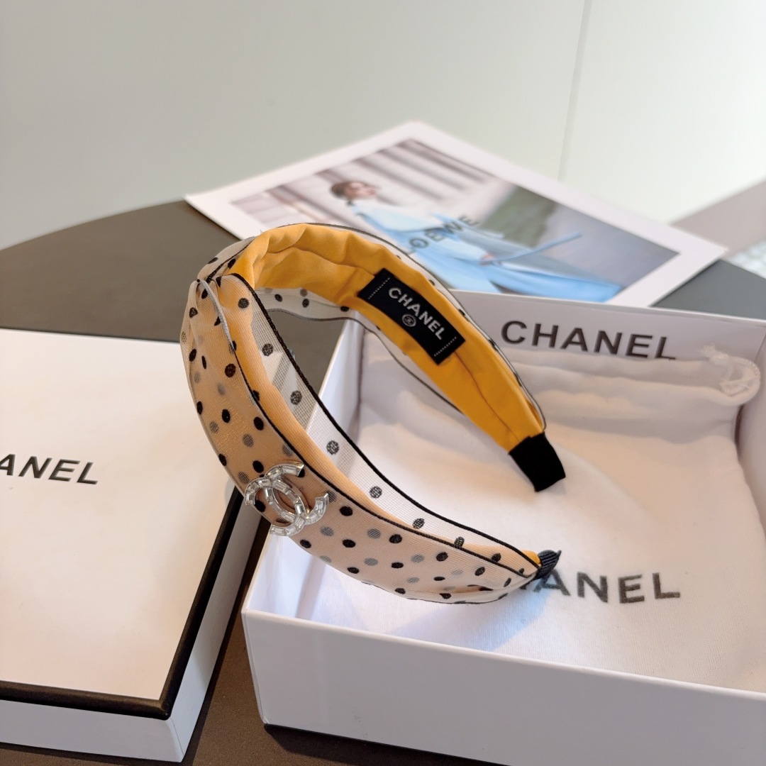 配包装
CHANEL（香奈儿）新款精美字母发箍，复古网红爆款头箍 搭配高端材质，超精致，时尚高级感百搭款