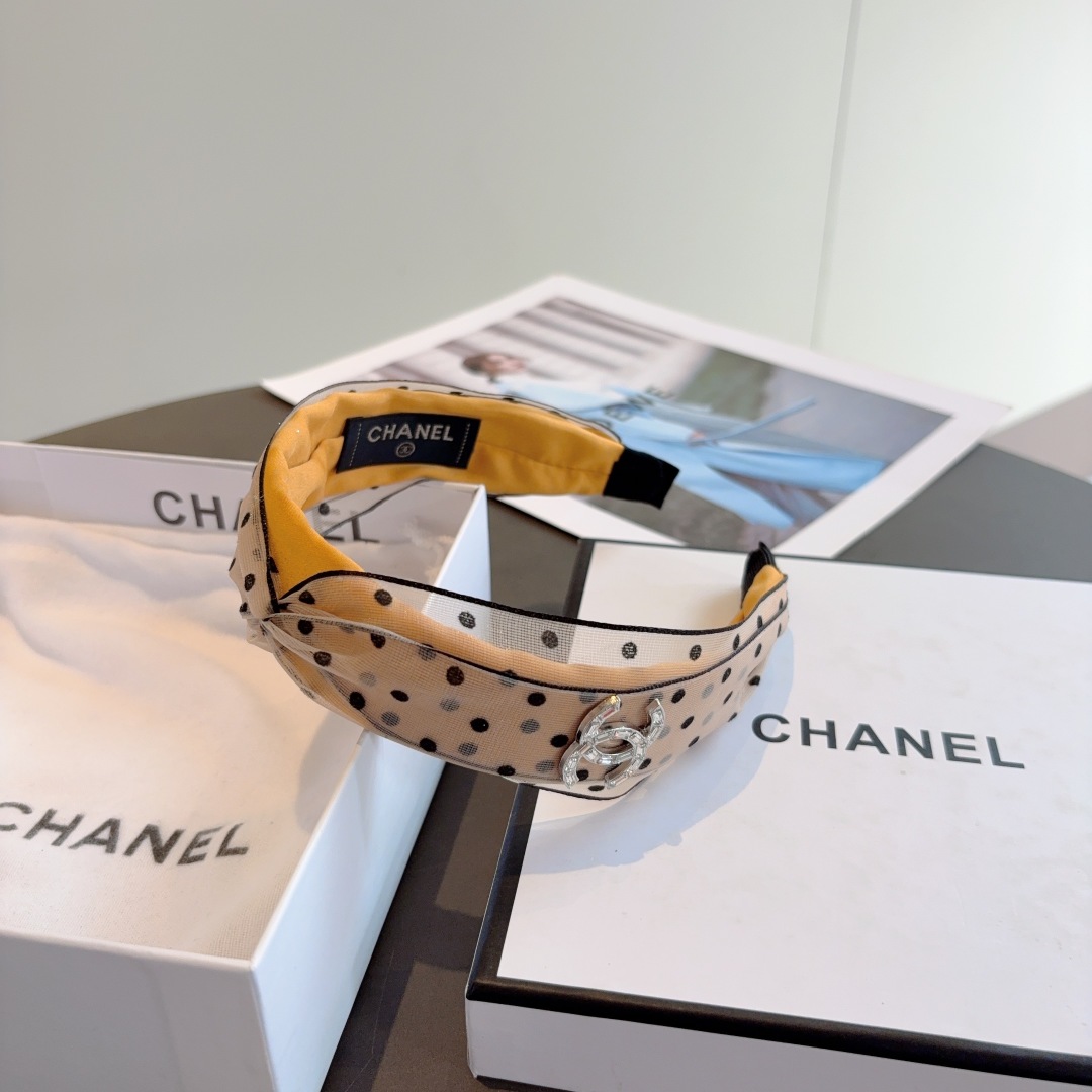 配包装
CHANEL（香奈儿）新款精美字母发箍，复古网红爆款头箍 搭配高端材质，超精致，时尚高级感百搭款