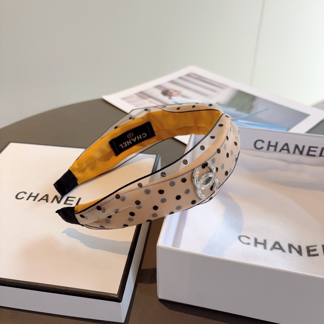 配包装
CHANEL（香奈儿）新款精美字母发箍，复古网红爆款头箍 搭配高端材质，超精致，时尚高级感百搭款