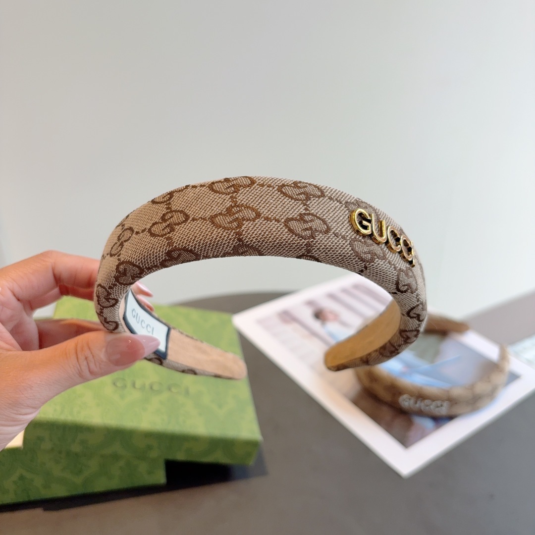 配包装
Gucci古奇 官方经典新款双G发箍，女神必备单品，非常百搭，时尚潮流