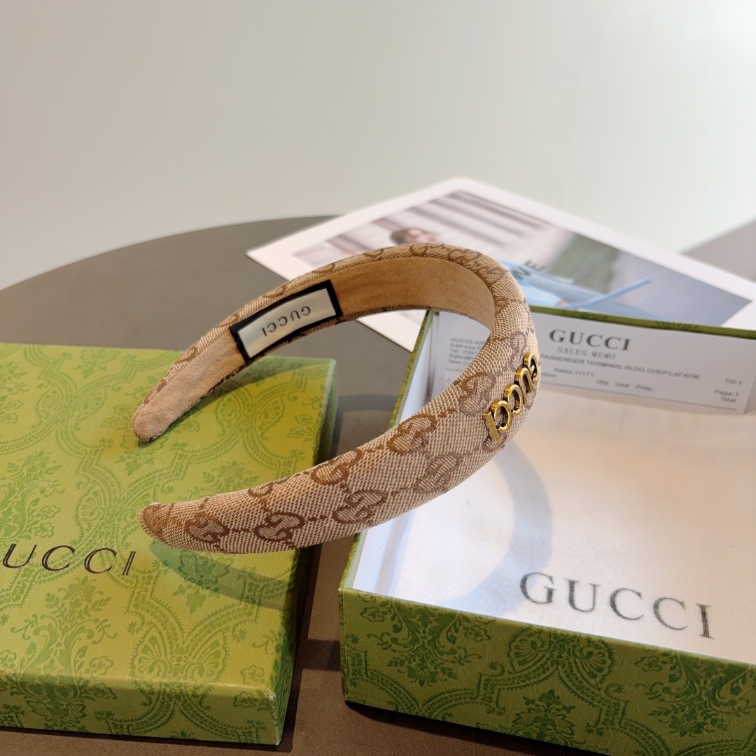 配包装
Gucci古奇 官方经典新款双G发箍，女神必备单品，非常百搭，时尚潮流