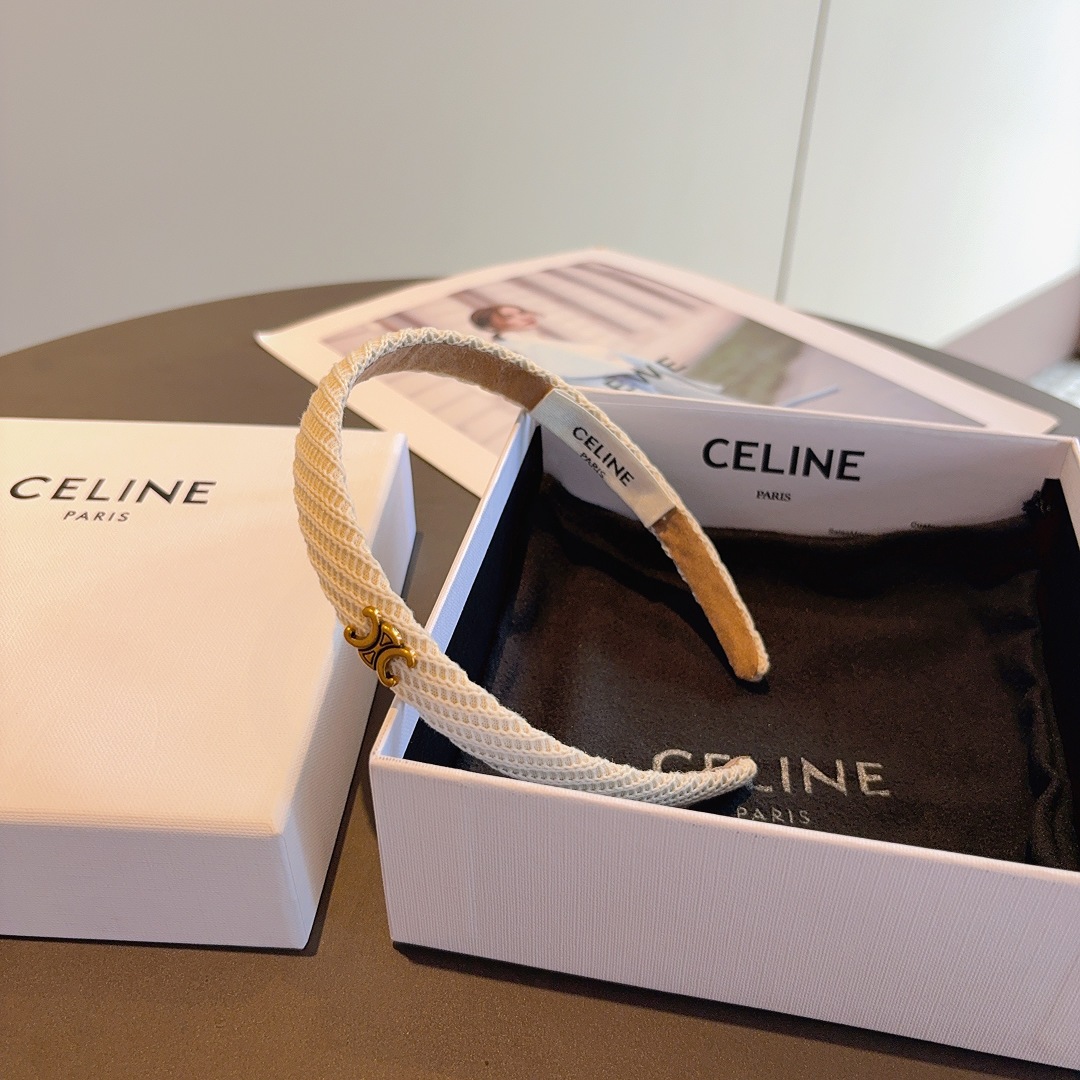 配包装
CELINE（赛琳）针织毛线新品小清新字母发箍，佩戴舒适无压力，造型搭配必备！时尚外出百搭款发饰