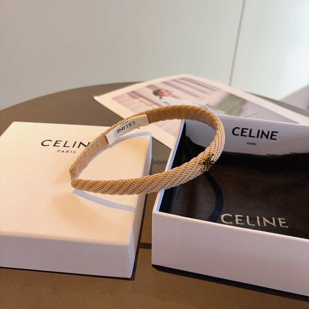 配包装
CELINE（赛琳）针织毛线新品小清新字母发箍，佩戴舒适无压力，造型搭配必备！时尚外出百搭款发饰