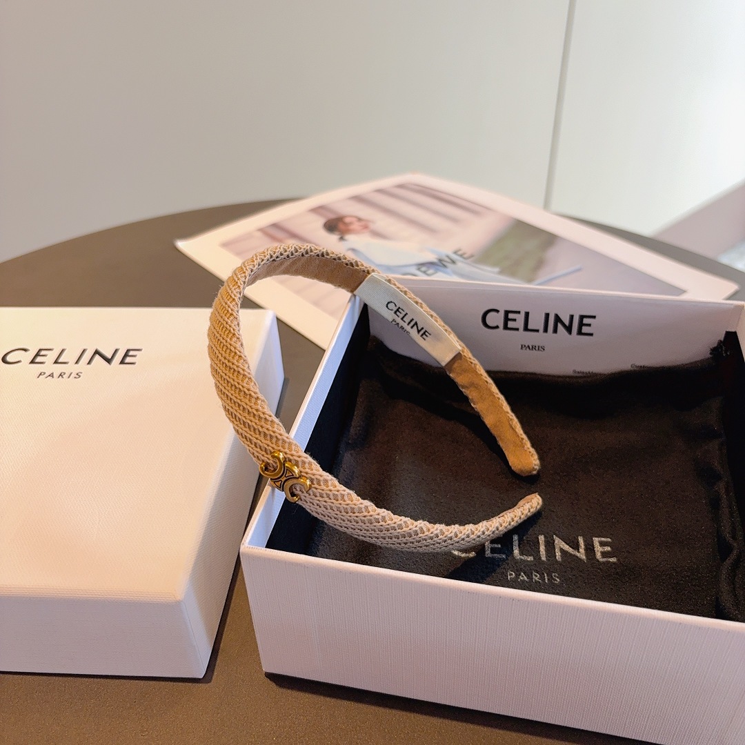 配包装
CELINE（赛琳）针织毛线新品小清新字母发箍，佩戴舒适无压力，造型搭配必备！时尚外出百搭款发饰