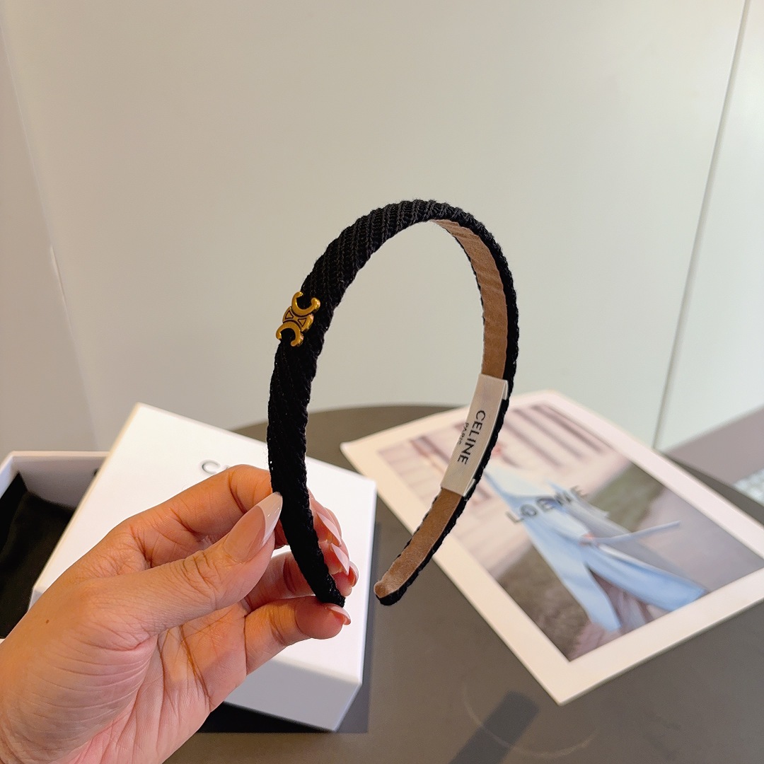 配包装
CELINE（赛琳）针织毛线新品小清新字母发箍，佩戴舒适无压力，造型搭配必备！时尚外出百搭款发饰