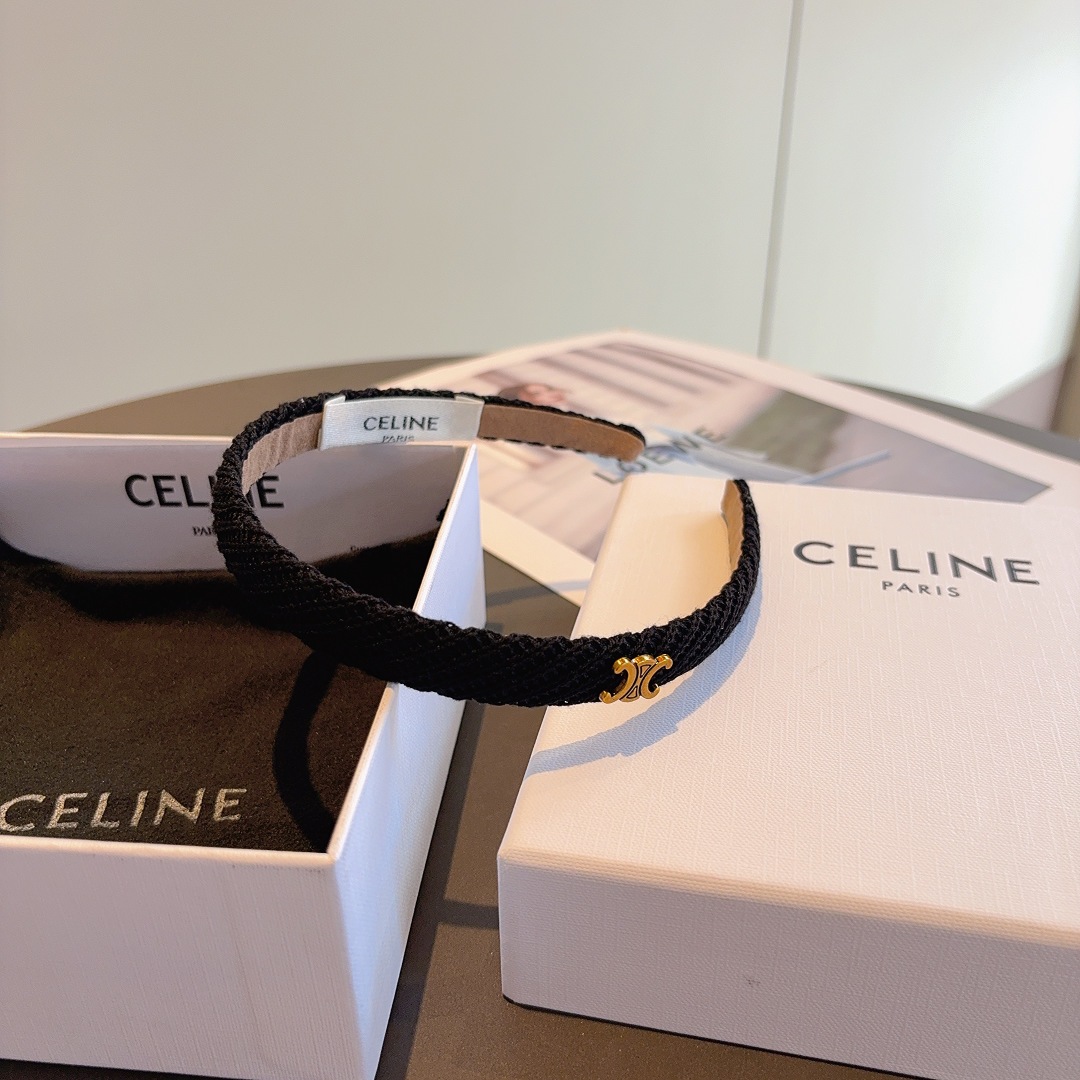 配包装
CELINE（赛琳）针织毛线新品小清新字母发箍，佩戴舒适无压力，造型搭配必备！时尚外出百搭款发饰