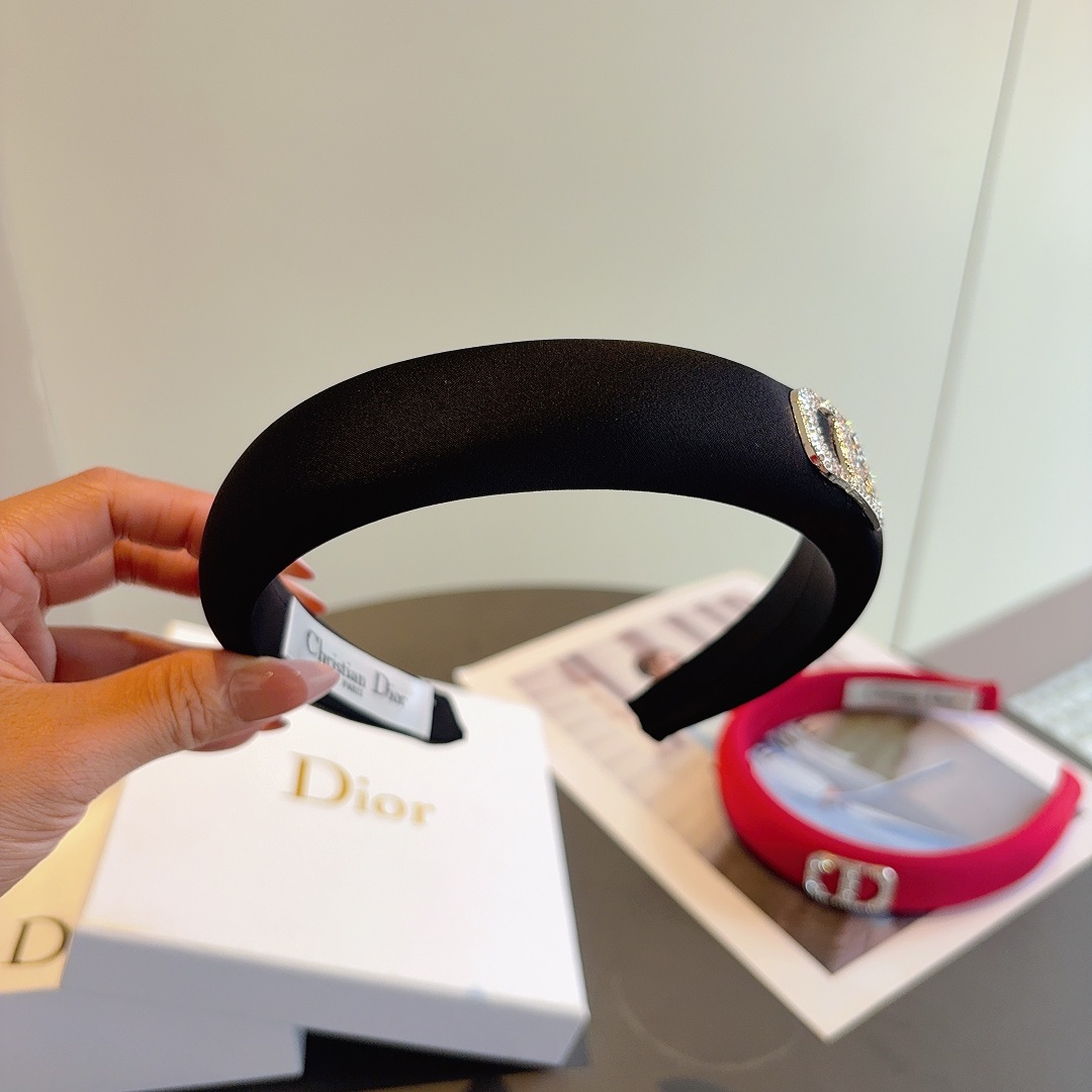 配包装
Dior（迪奥） 新款缎面高级感大牌发箍, 网红新款防滑头箍、让你的魅力绽放 清新淑女范让时尚更