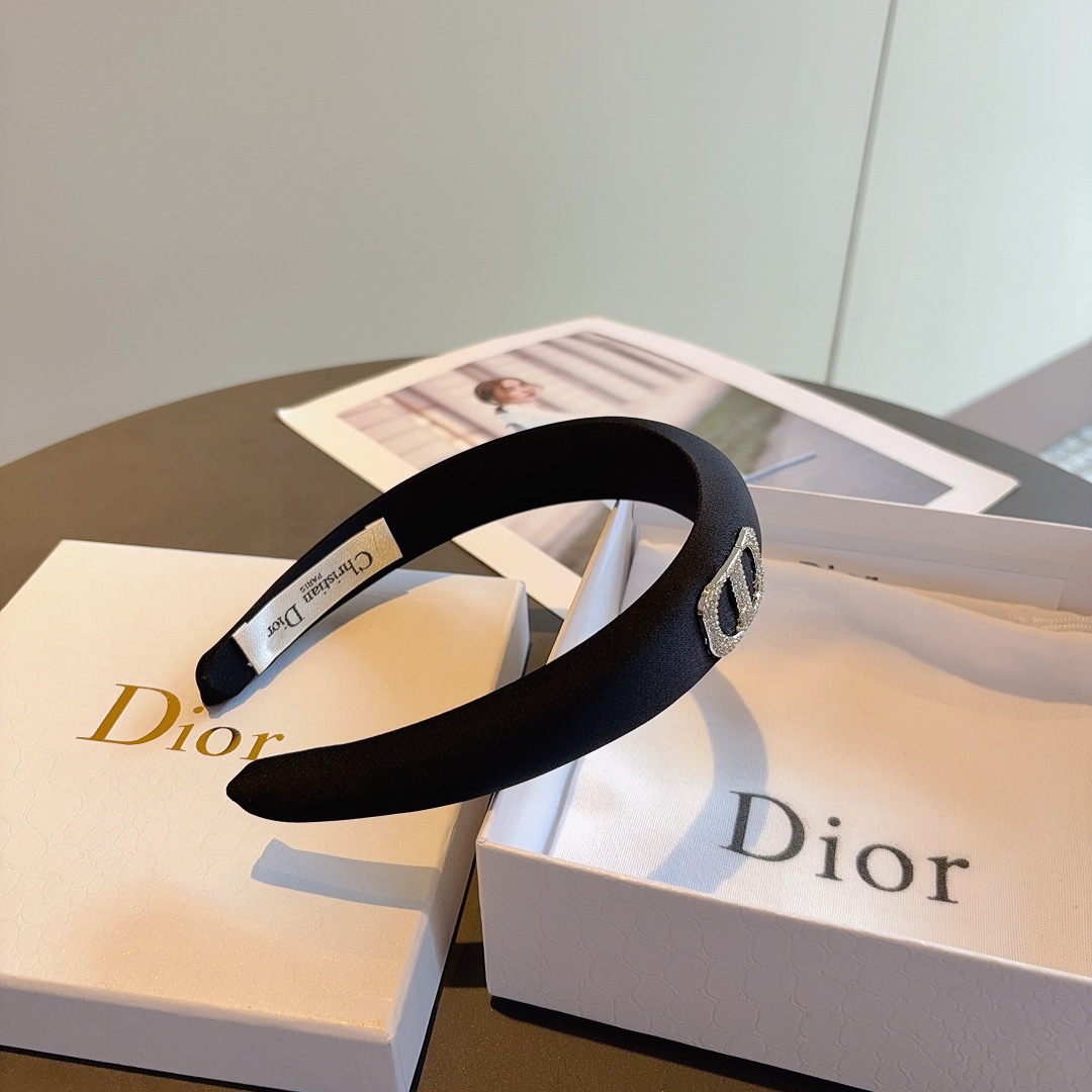 配包装
Dior（迪奥） 新款缎面高级感大牌发箍, 网红新款防滑头箍、让你的魅力绽放 清新淑女范让时尚更