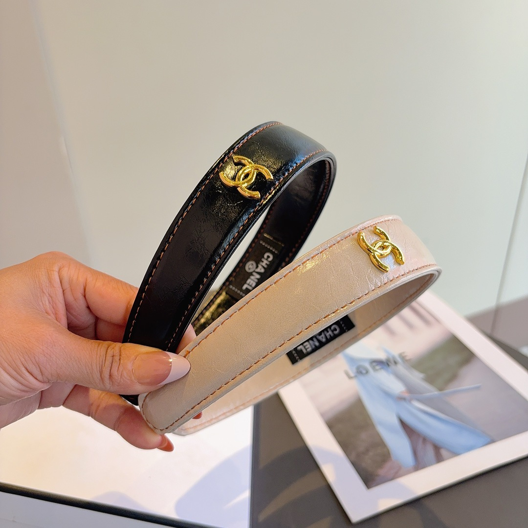 NO:372071,Packaging CHANEL (Chanel) new exquisite high-end leather letter headband, retro internet celebrity headband, super exquisite, fashionable and high-end versatile style. Hairpins, hairpins, chanel, chanel, hairpins19860909配包装 CHANEL（香奈儿）新款精美高档皮质字母发箍,复古网红爆款头箍 搭配高端材质,超精致,时尚高级感百搭款.发夹,发夹,chanel,chanel,hairpins,accessory