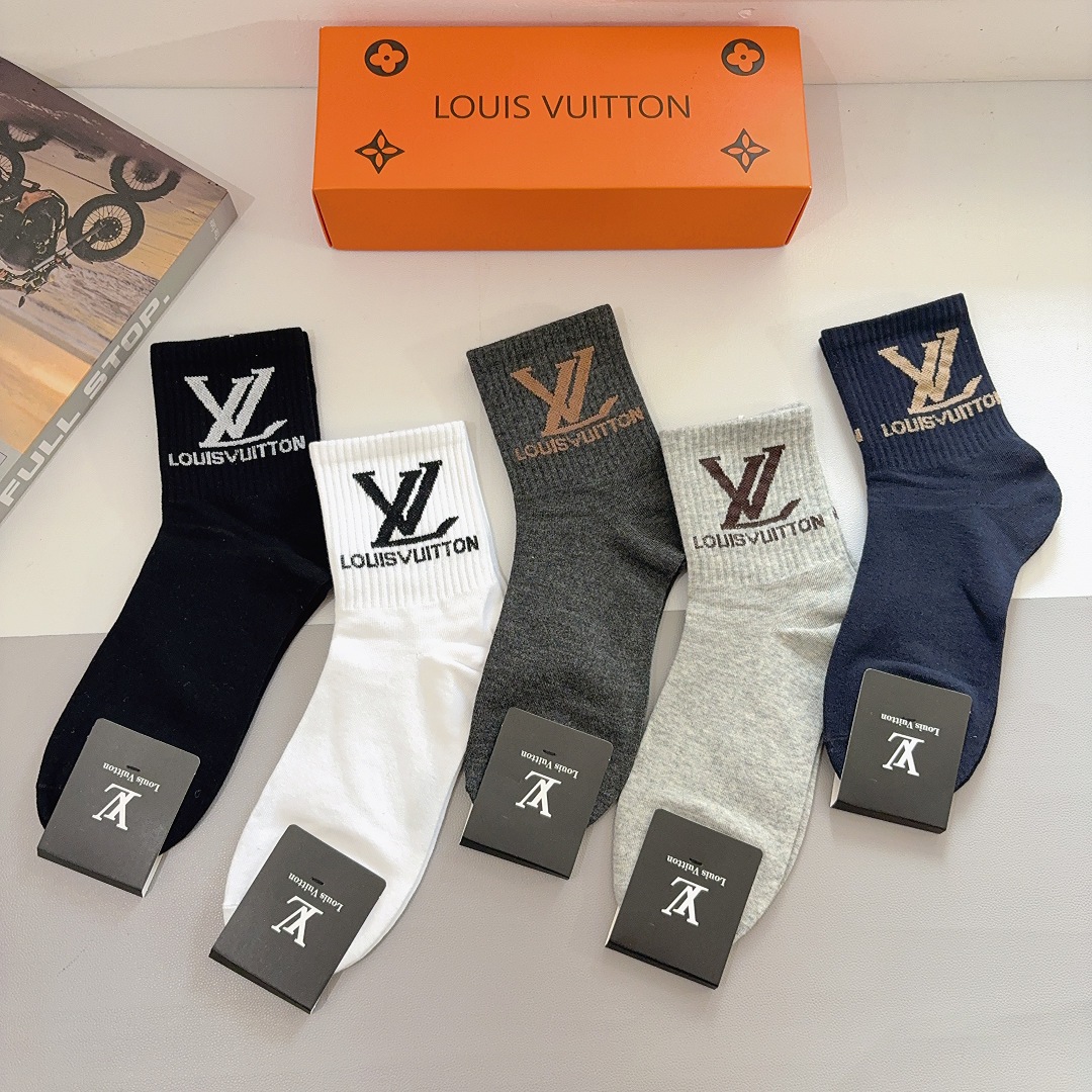 配包装（一盒5双） LV 路易威登 超火爆男款中筒袜子、纯棉面料，潮人必备款，个性时尚百搭款，！你值得拥