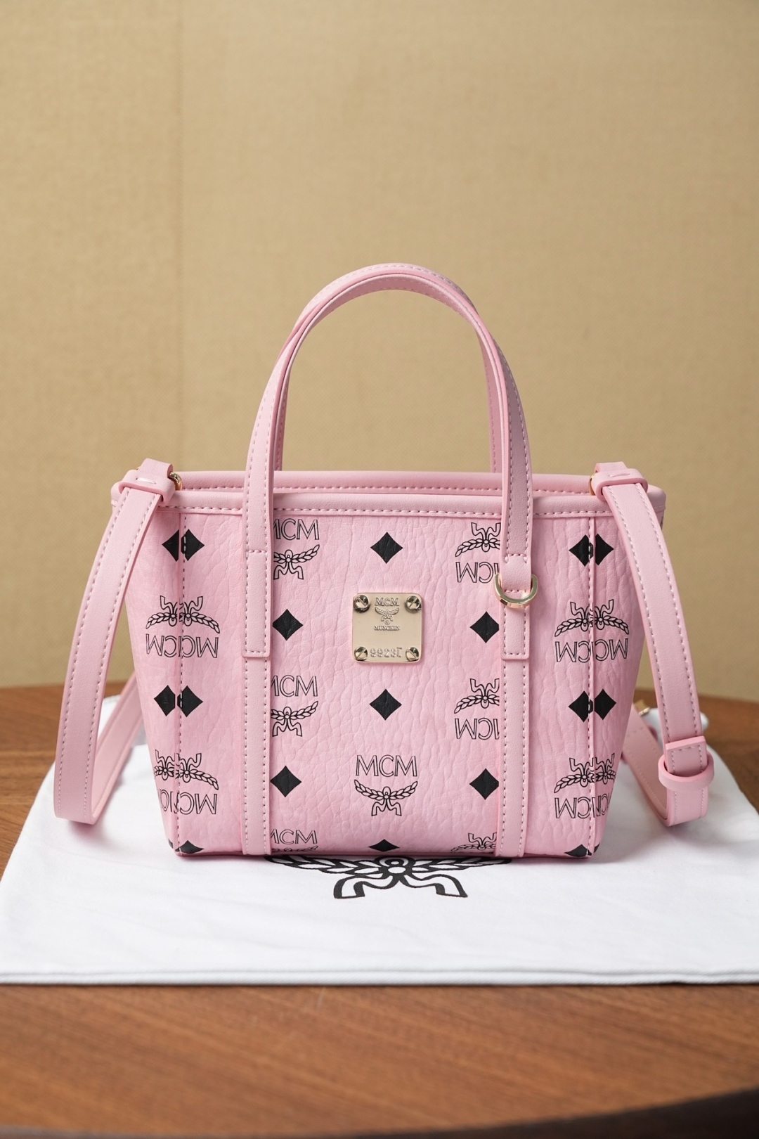 MCM Official website simultaneously launches new Vegetable Basket New Pink