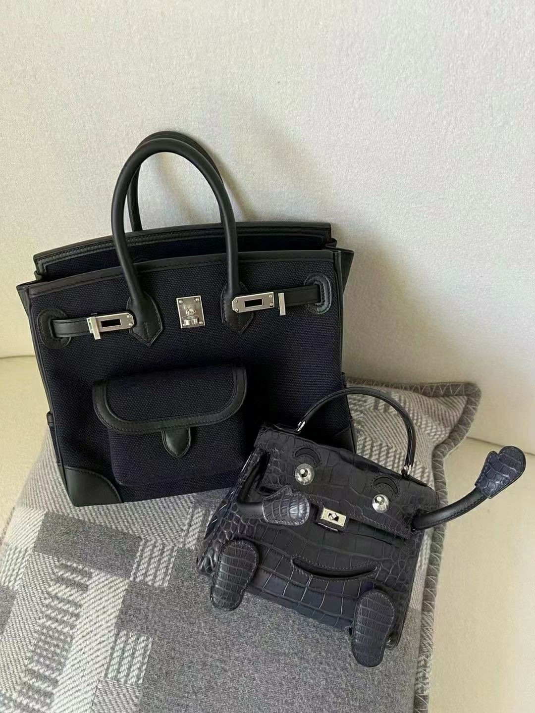 Hermès Black and silver cargo 25 cool day