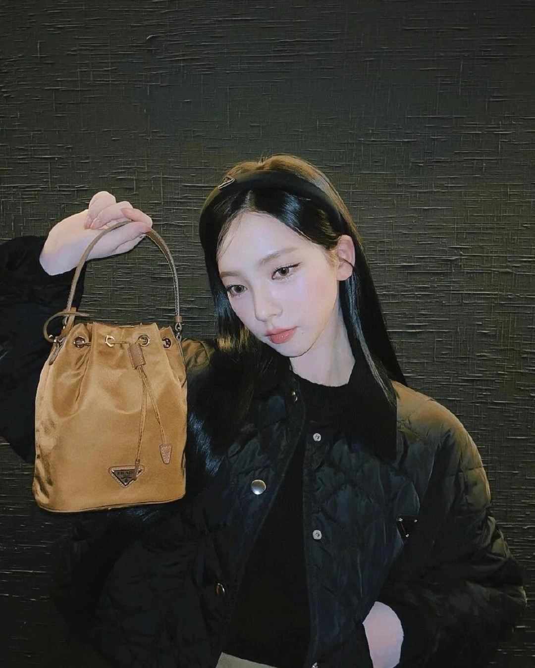 A full set of matching packaging at Prada counters, exclusive to Prada! New bucket bag! Officially selling the upgraded version of 1BE067