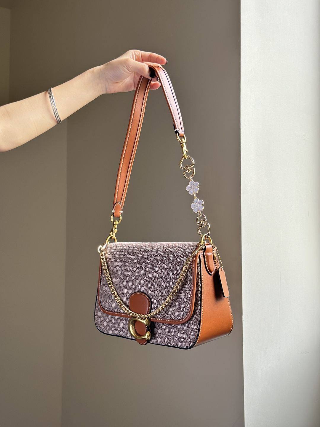 琥珀色老花 - 高品質で優雅なデザイン