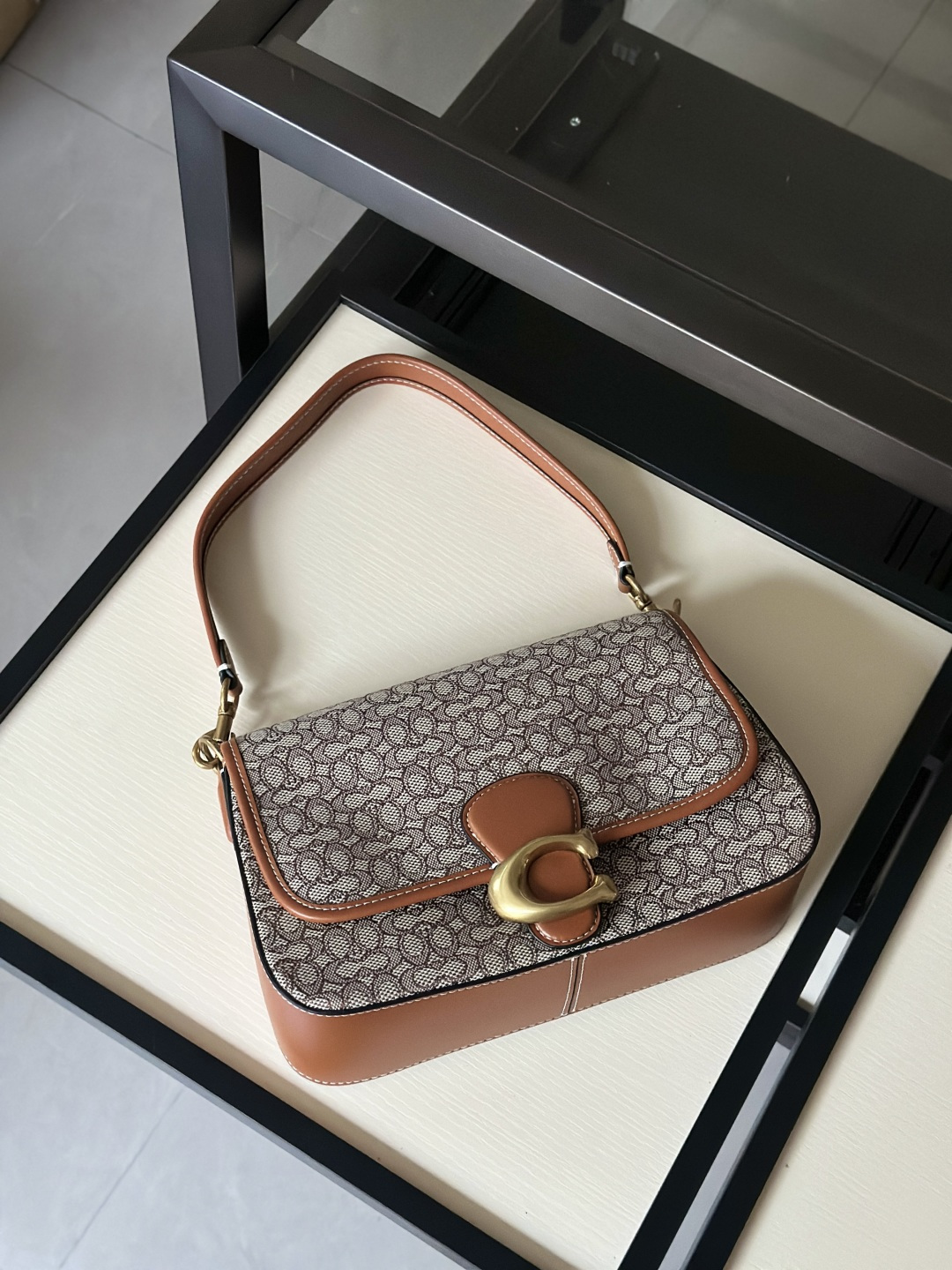 琥珀色老花 - 高品質で優雅なデザイン