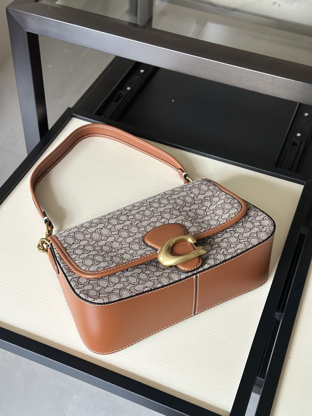 琥珀色老花 - 高品質で優雅なデザイン