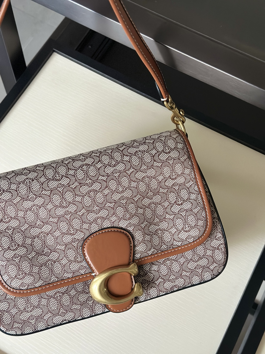 琥珀色老花 - 高品質で優雅なデザイン