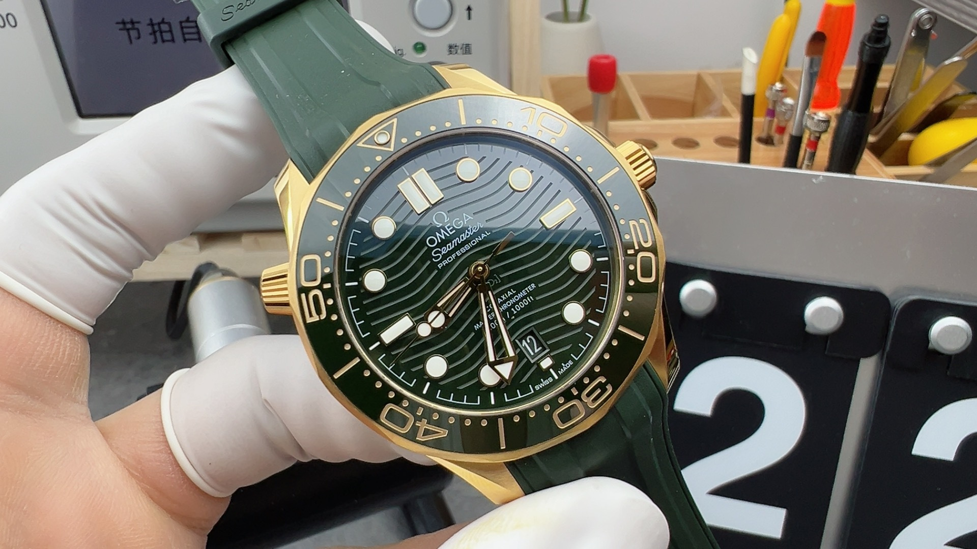 NO:158121,VS new product all golden sea horse green grass green,19860909VS新品全金海马青草绿,,Watch