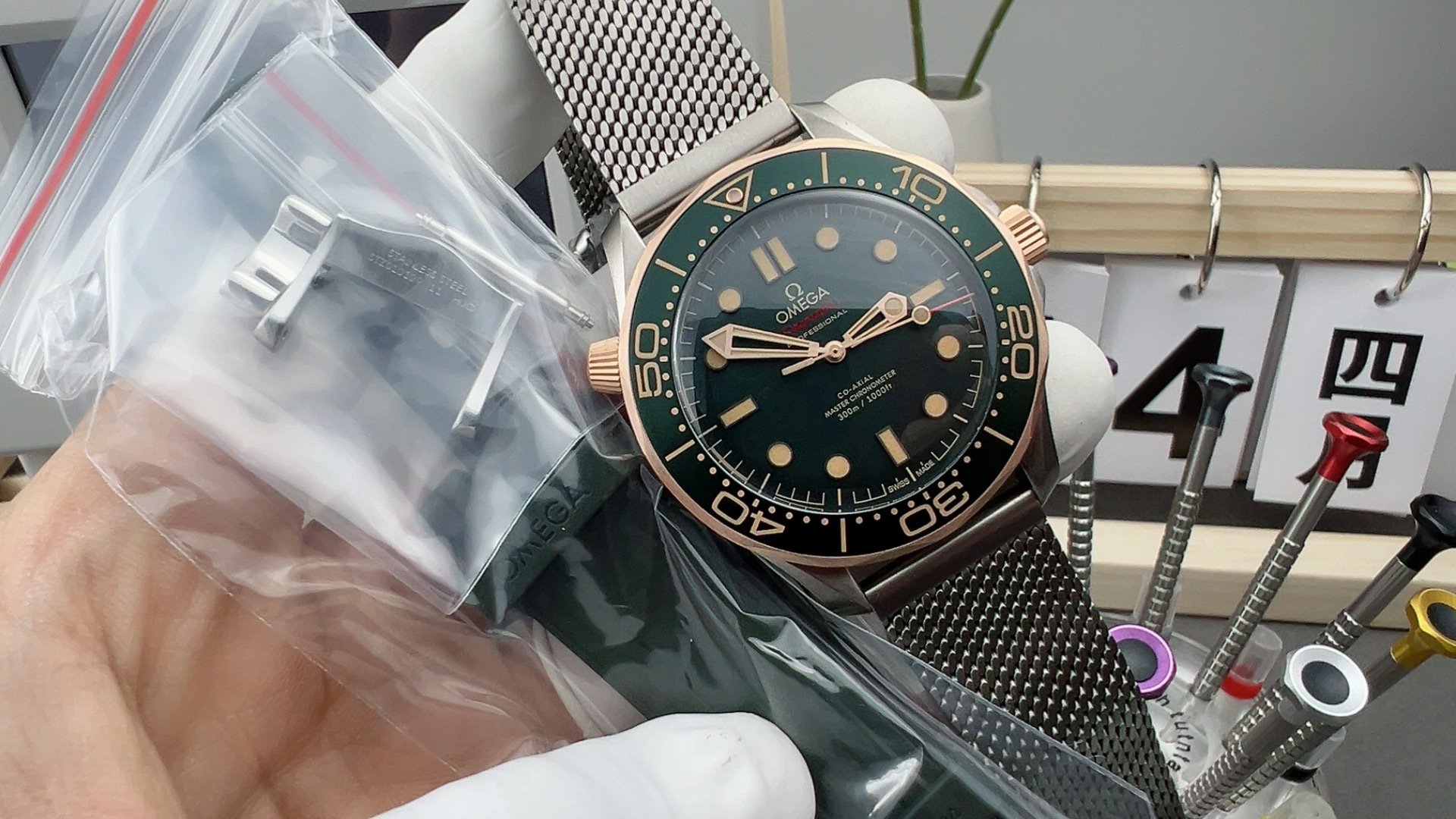 NO:158579,VS new product and new color green titanium flawless,19860909VS新品新配色绿面钛无瑕,,Watch