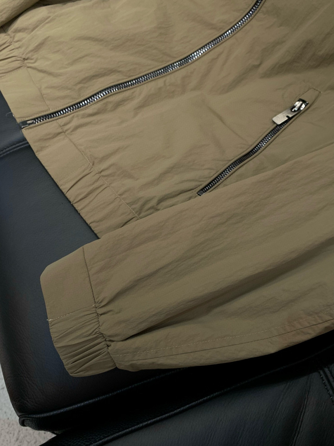 ，Burberry 巴宝莉，2025秋季最新品，专柜同步有售，原单狠货，时尚休闲连帽外套，进口原版面料，