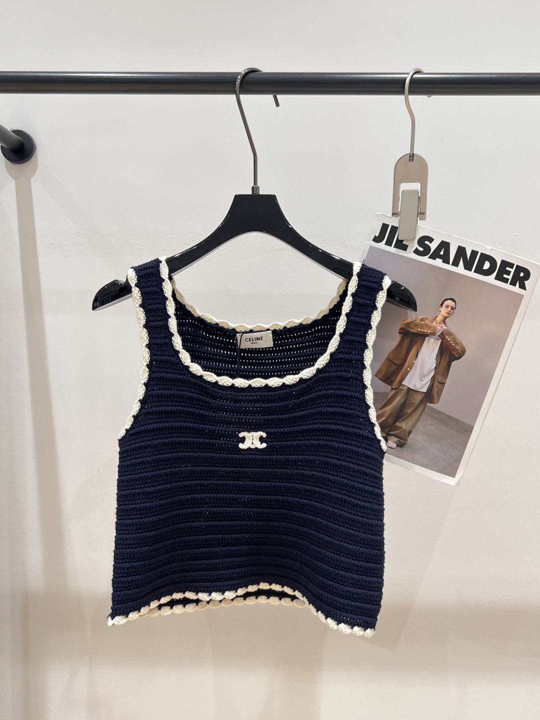 NO:433401,——CELIN*——2025 summer new knitted vest, on sale on the official website, pure hand-made crochet technology, fabrics and styles are super good-looking, and the physical sense is stronger SML, celine, alexander wang19860909——CELIN*——2025夏季新款针织背心,官网在售,纯手工钩织工艺,面料与版型都超级好看,实物质感更强SML,,celine,alexander wang,Women's clothing